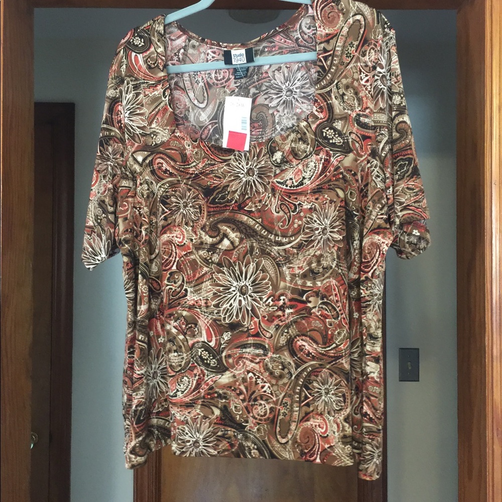 Beautiful lightly used & new blouses 👚